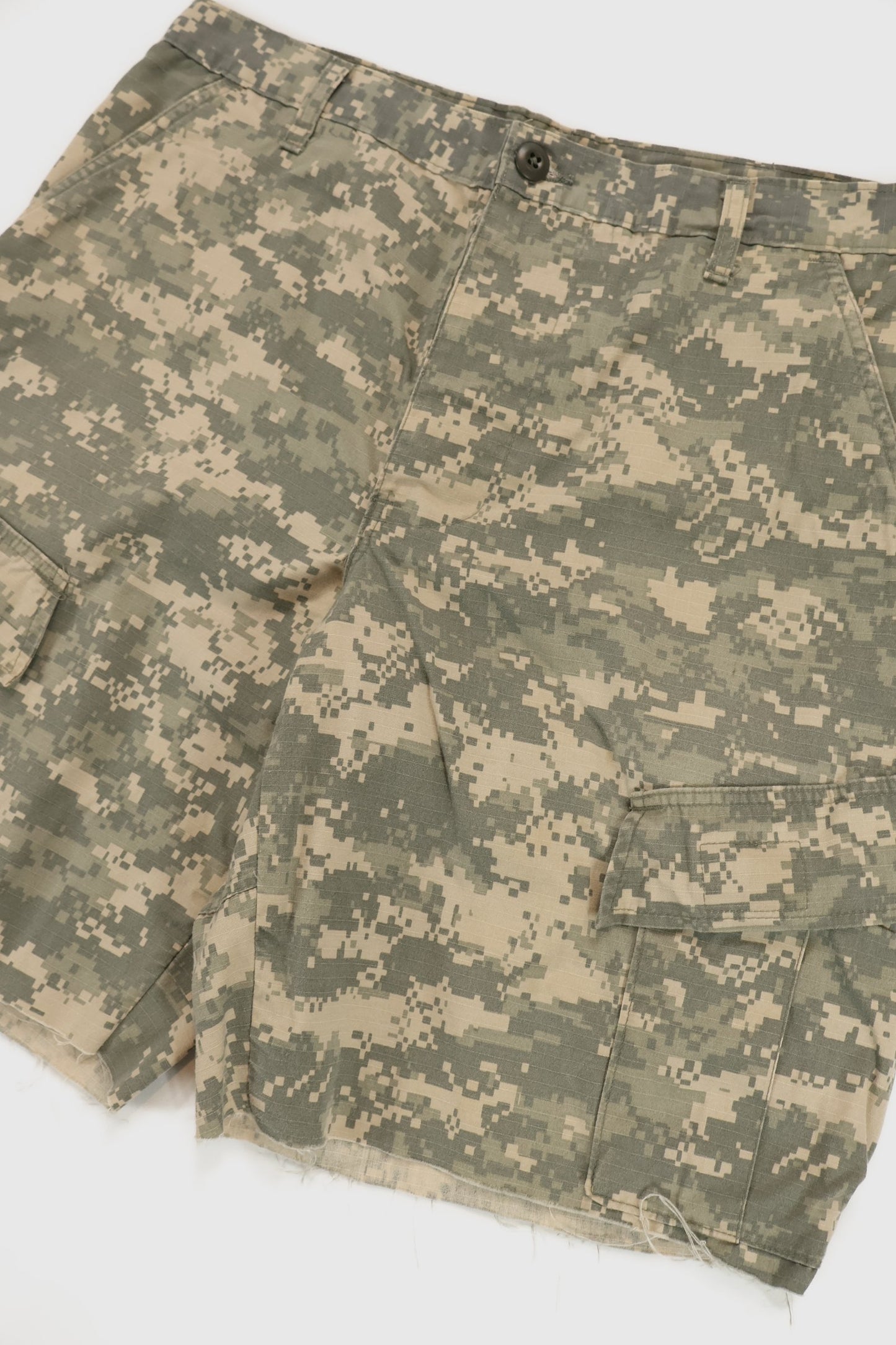 Vintage Cutoff Camo Cargo Shorts 03 Image 2