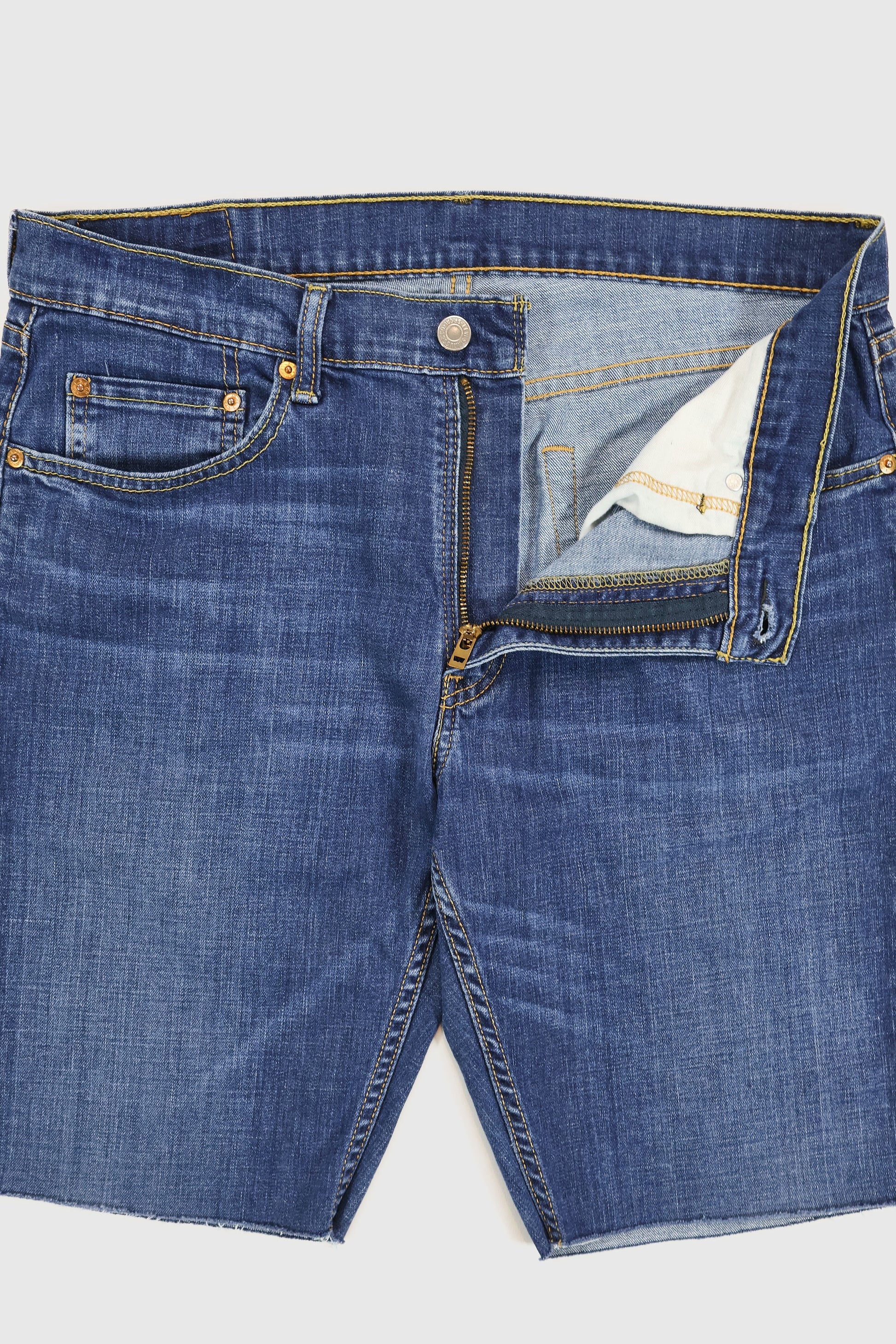 Vintage Levi's 559 Relaxed Fit Jorts Image 2