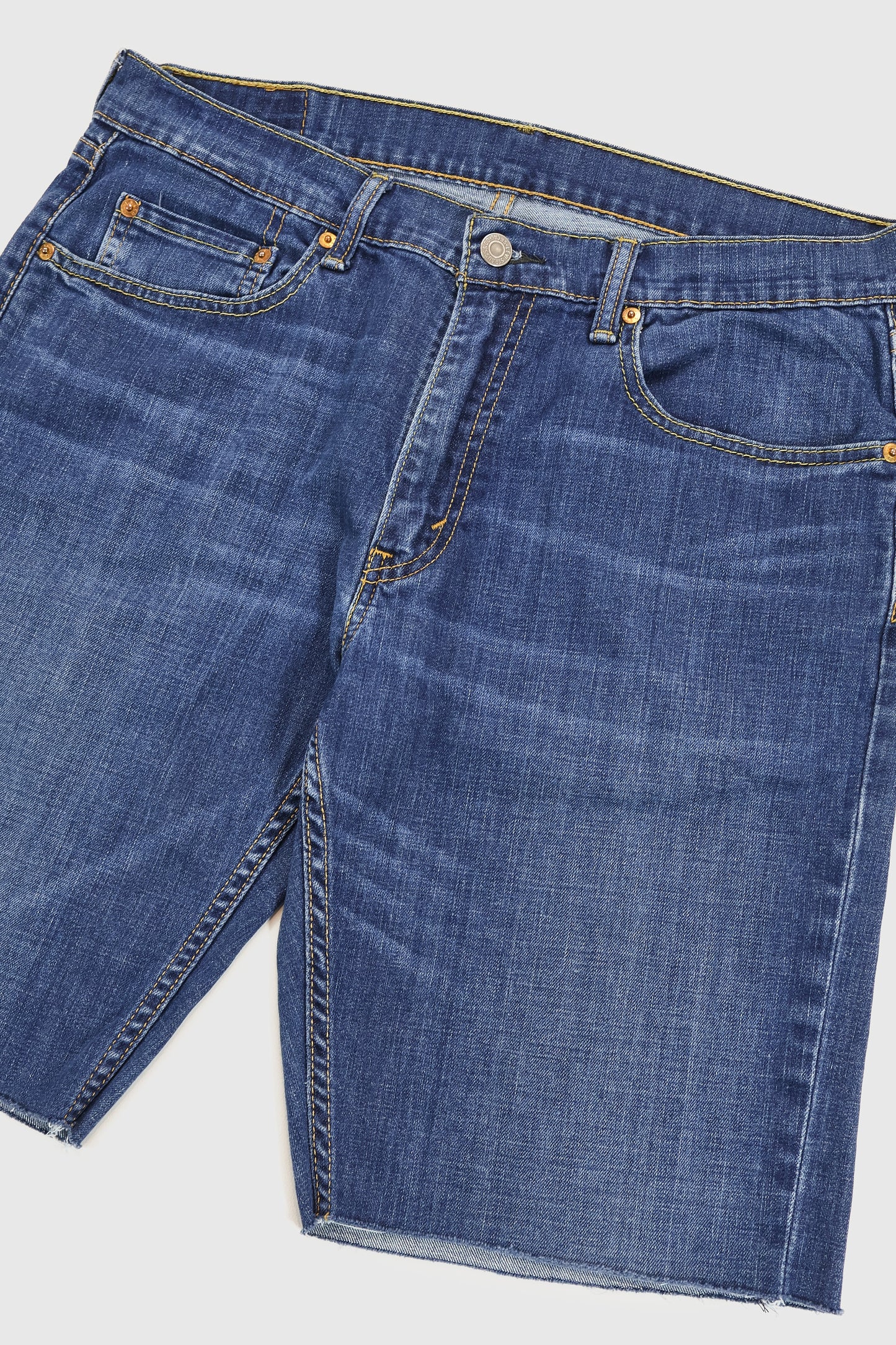 Vintage Levi's 559 Relaxed Fit Jorts Image 3