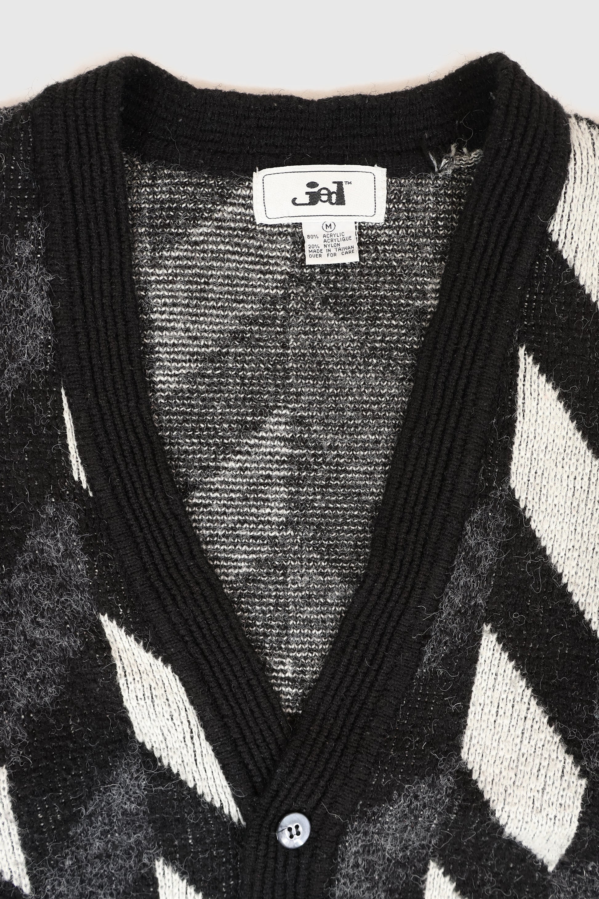 Vintage Cardigan 02 Image 3